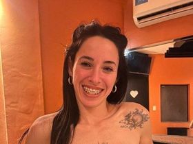 tatuadas-muy-lindas-tetas-operadas-15.jpg